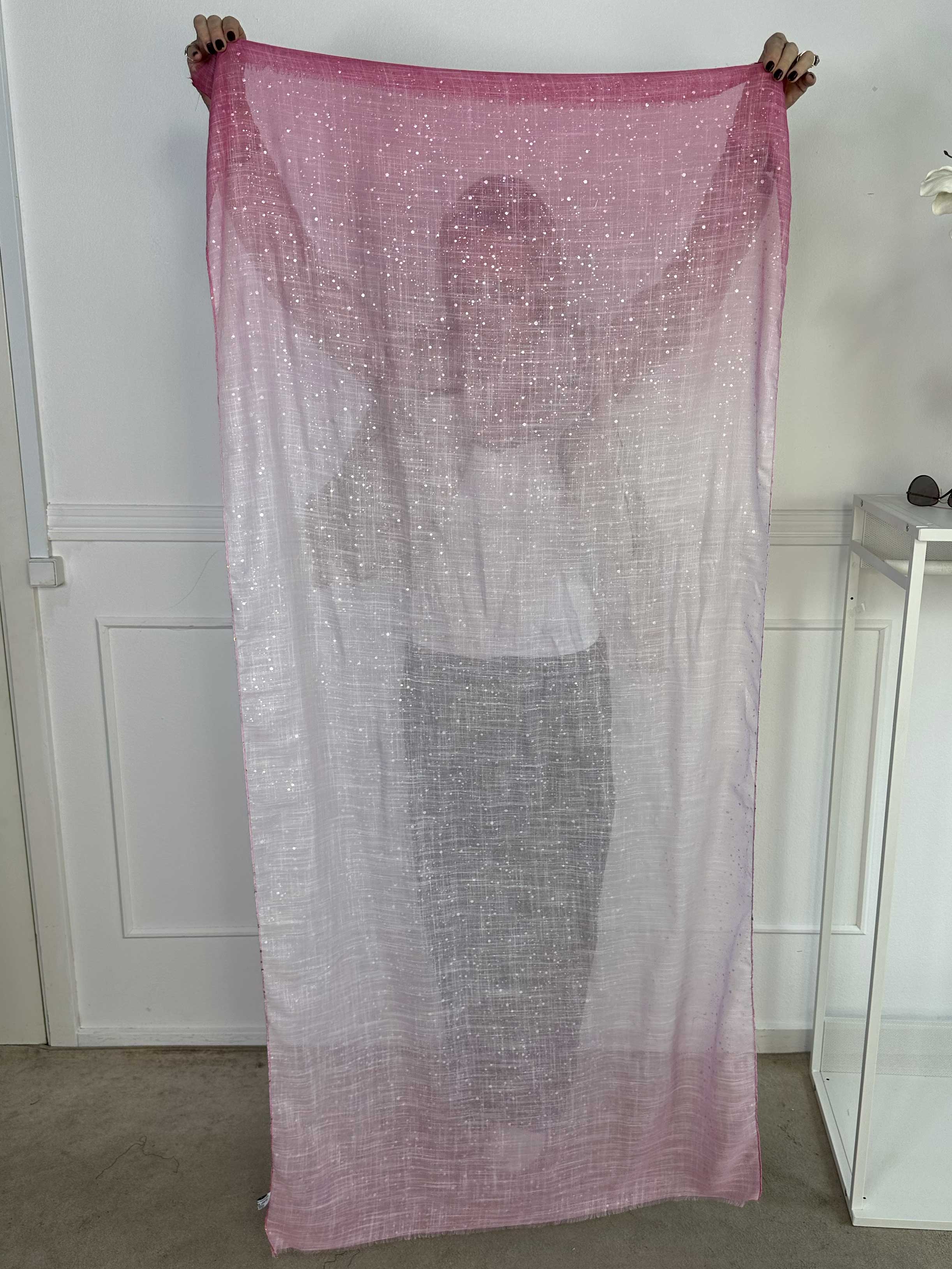 Eliza - Lätt scarf med gulddetaljer